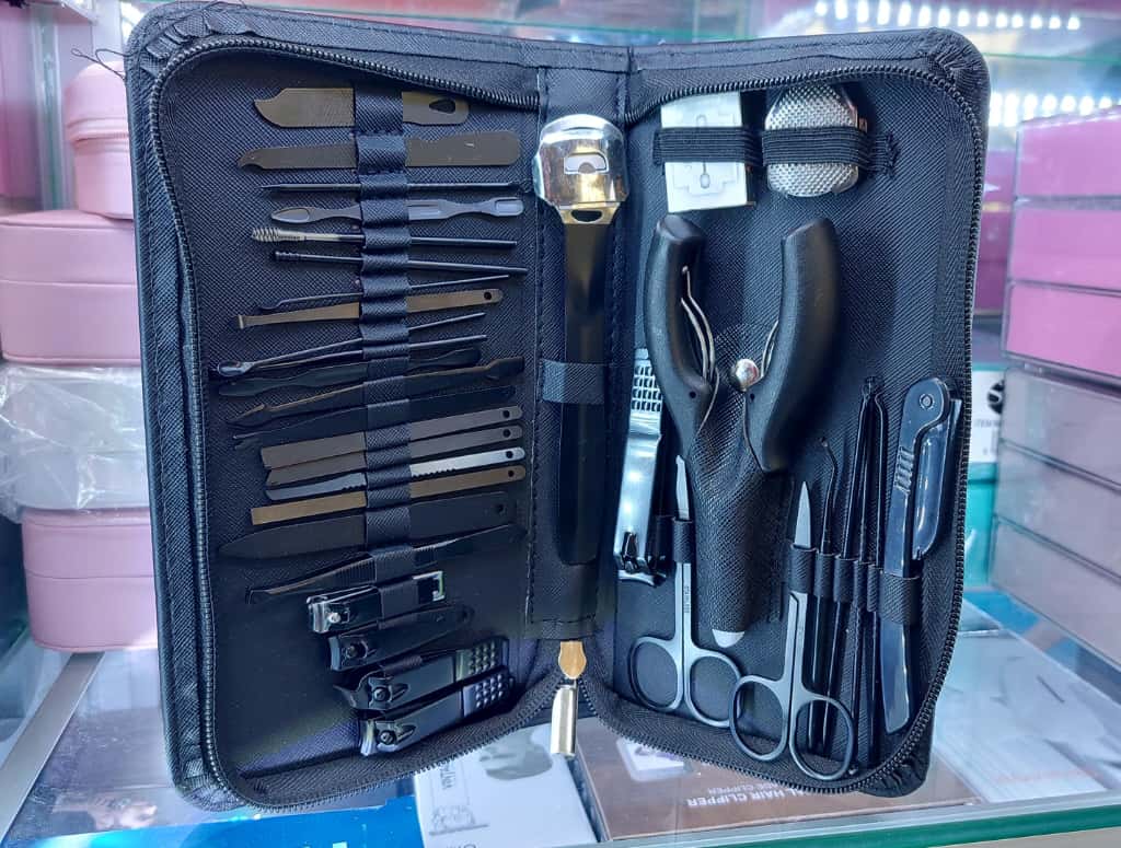 SET DE MANICURE Y PEDICURE