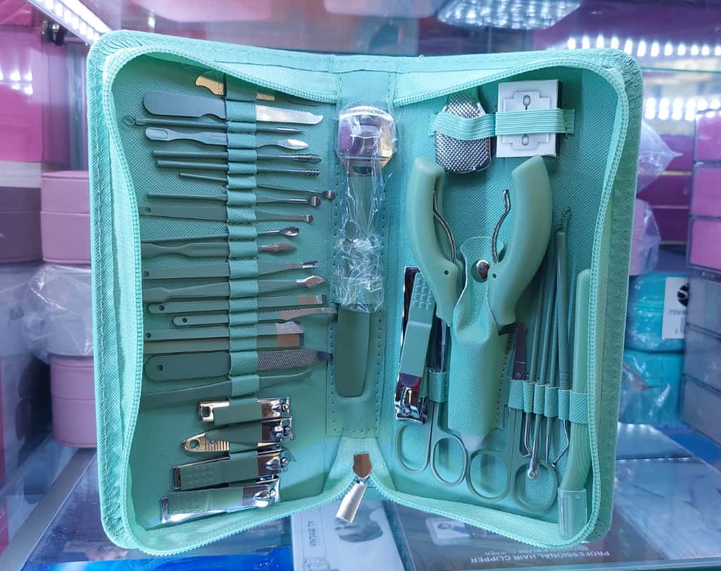 SET DE MANICURE Y PEDICURE