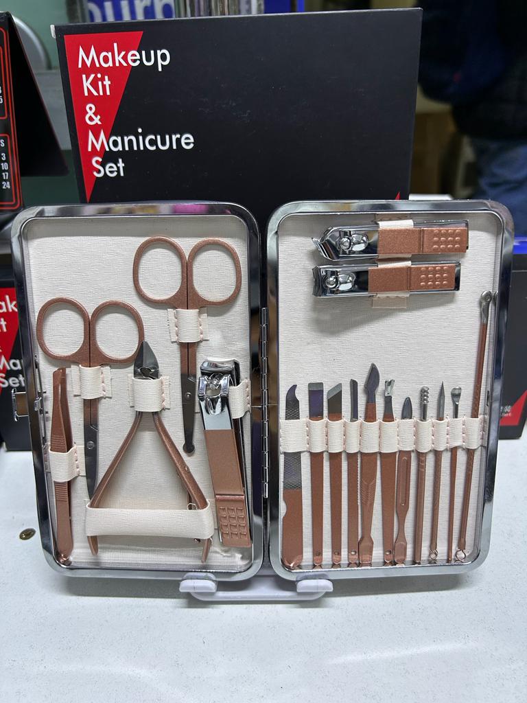LLEGO SET DE  MANICURE Y PEDICURE 💅🏻💅🏻